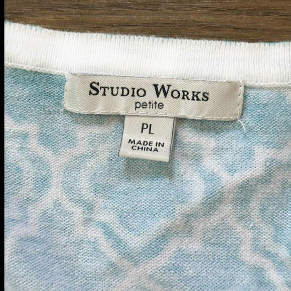 Sweater - Pretty Geometric Design - Petite Large - Picture 2 of 2